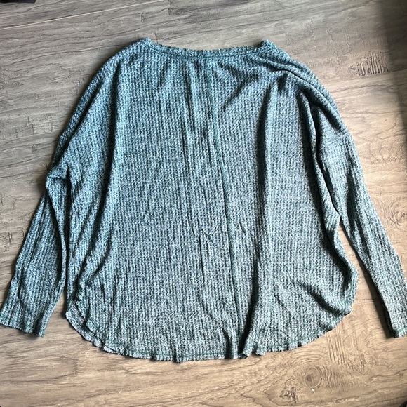 FREE add on | Cozy Oversized Green Top - Picture 3 of 7